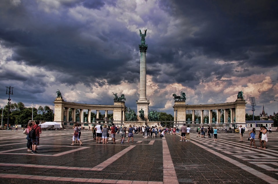 budapest heroes square